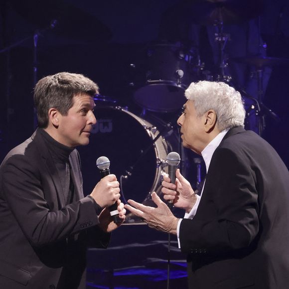 Thomas Sotto s'est de son côté félicité d'avoir relevé ce défi. "Pari tenu… au nom du père ! Merci Enrico de ton accueil et de ta générosité…", a-t-il écrit en légende. 

Enrico Macias et Thomas Sotto  - Concert d’Enrico Macias pour sa tournée La Fête Continue ! dans la salle de spectacle Le Dôme de Paris - Palais des Sports à Paris, France, le 15 mars 2025. © Jack Tribeca/Bestimage