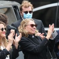 Guy Bedos : Sa veuve Joëlle Bercot avec leur fille Victoria, elles posent ensemble à Lumio (Corse) où il repose