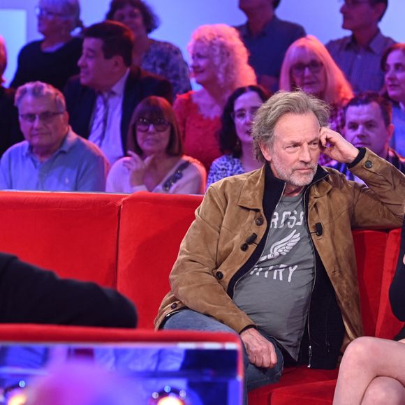 Exclusif - Stephane Freiss, Marine Delterme et Patrick Bruel lors de l'enregistrement de l'émission "Vivement dimanche" au studio Rive Gauche, présentée par M.Drucker avec une diffusion sur France 3 le 15 mars 2026, à Paris, France, le 4 mars 2026. © Guillaume Gaffiot/Bestimage