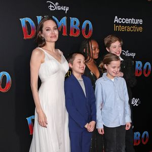 Angelina Jolie et ses enfants Zahara, Shiloh, Vivienne et Knox Jolie-Pitt à la première de Dumbo à Hollywood, Los Angeles, le 11 mars 2019 Backgrid USA / Bestimage