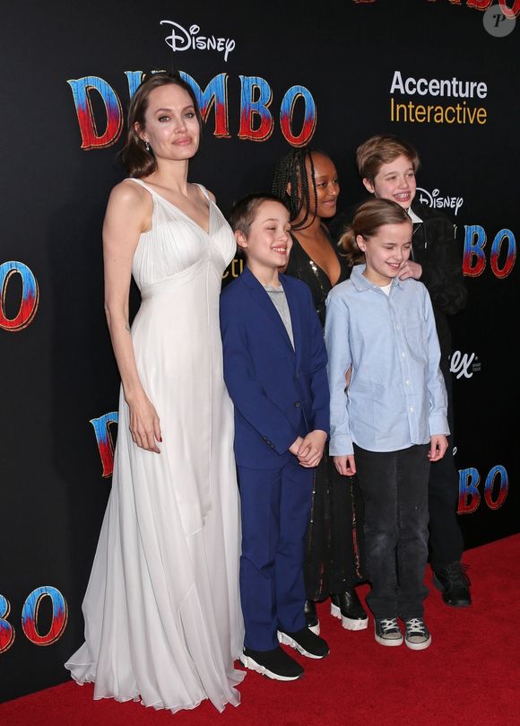 Angelina Jolie et ses enfants Zahara, Shiloh, Vivienne et Knox Jolie-Pitt à la première de Dumbo à Hollywood, Los Angeles, le 11 mars 2019 Backgrid USA / Bestimage