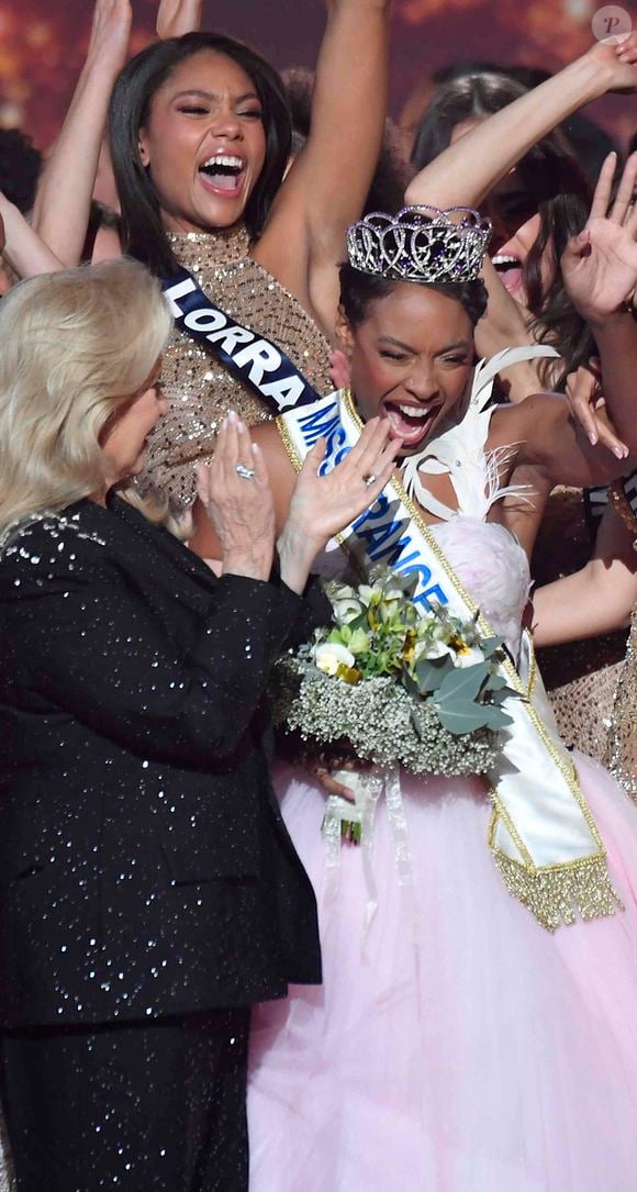 Cette hôtesse de l'air, très maniaque selon ses dires, avait déjà participé au concours, il y a 13 ans

Miss France 2025, sur TF1           Crédits : Pierre Billard/sipa press via Bestimage