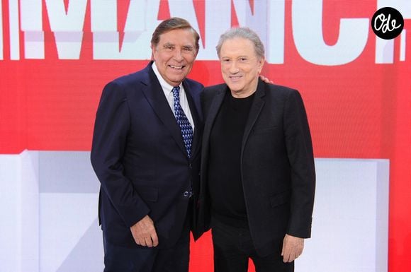 Exclusif - Jean-Pierre Foucault et Michel Drucker lors de l'enregistrement de l'émission Vivement dimanche  au studio Rive Gauche, présentée par M.Drucker et diffusée sur France 3 le 11 mai 2025, à Paris, France, le 5 mai 2025. © Guillaume Gaffiot/Bestimage