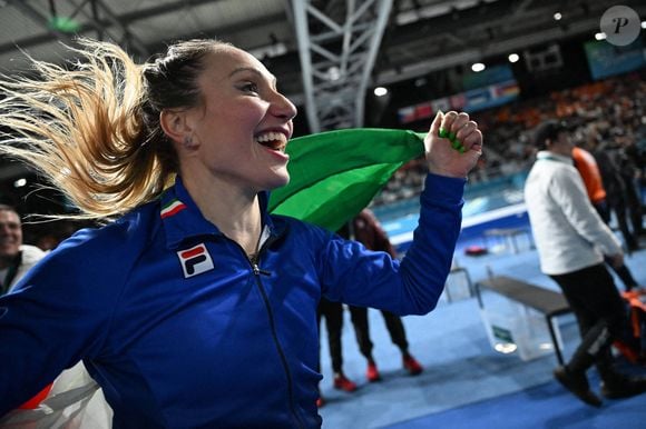 Francesca Lollobrigida de l'Italie célèbre sa victoire dans la finale du 3000m féminin de patinage de vitesse aux Jeux Olympiques d'hiver de 2026 de Milan-Cortina à Milan, Italie, le 7 février 2026. Photo par Xinhua/ABACAPRESS.COM/Wu Wei