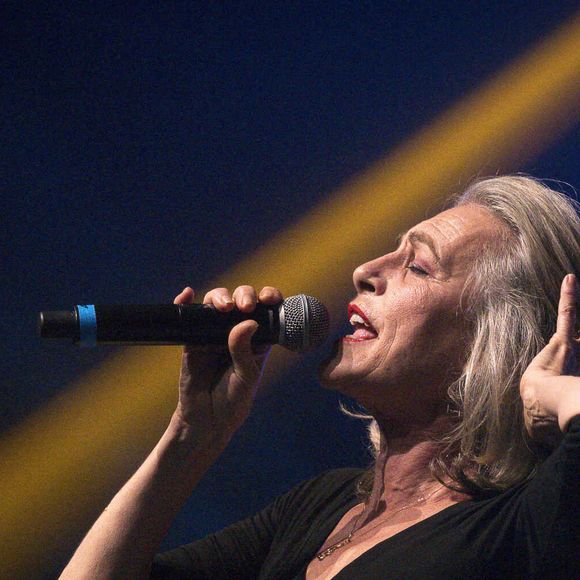 Lio - Les chanteurs de la tournée, les années 80, en concert au Phare à Chambéry le 25 novembre 2022. (Sandrine Thesillat / Panoramic / Bestimage).