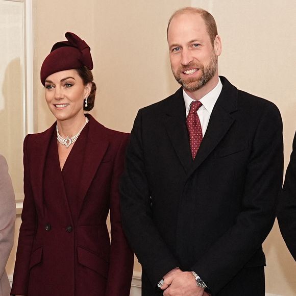 Le prince et la princesse de Galles saluent l'émir du Qatar, Cheikh Tamim bin Hamad Al Thani, et son épouse, Cheikha Jawaher, à Londres, au nom du roi, avant la cérémonie d'accueil à Horse Guards Parade, pour leur visite d'État au Royaume-Uni.