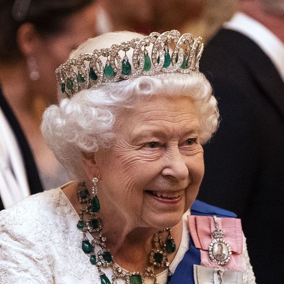 Elizabeth II aurait fêté ses 100 ans dans quelques semaines.

La reine Elizabeth II reçoit les membres du corps diplomatique à Buckingham Palace.
Photo : Bestimage