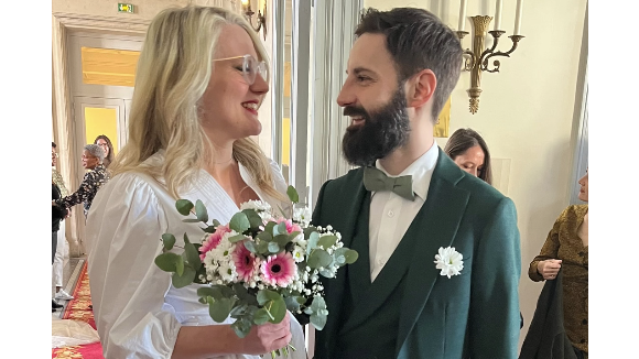 Journée spéciale pour les équipes de LCI ! Une journaliste installée sur la chaîne depuis 11 ans vient de dire oui à son compagnon