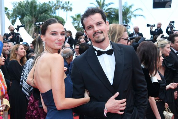 Cassandre Verdier et son compagnon Juan Arbelaez - Montée des marches du film « Partir un jour » pour la cérémonie d’ouverture du 78ème Festival International du Film de Cannes, au Palais des Festivals à Cannes. Le 13 mai 2025 © Rachid Bellak / Bestimage