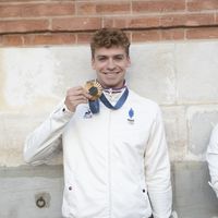 Léon Marchand installé à des milliers de kilomètres de la France, le champion partage une nouvelle photo qui fait rêver