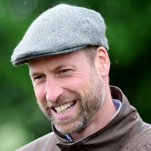 Cette vidéo humoristique a rapidement été partagée sur TikTok et est devenue virale, avec plus de 9,7 millions de vues. 

Le prince William, prince de Galles, visite une zone de tourbière restaurée dans le parc national de Dartmoor, Devon, Royaume-Uni le 12 juin 2025.

© Chris Jackson / Pool / Burton vi Bestimage