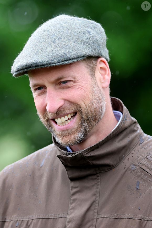 Cette vidéo humoristique a rapidement été partagée sur TikTok et est devenue virale, avec plus de 9,7 millions de vues. 

Le prince William, prince de Galles, visite une zone de tourbière restaurée dans le parc national de Dartmoor, Devon, Royaume-Uni le 12 juin 2025.

© Chris Jackson / Pool / Burton vi Bestimage