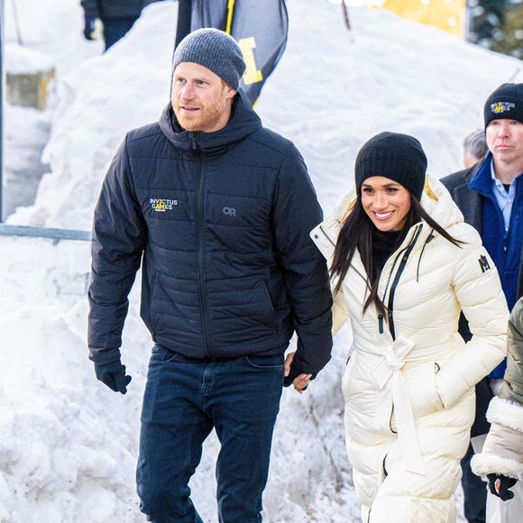 Le prince Harry, duc de Sussex et Meghan Markle, duchesse de Sussex, assistent à un match de basketball en fauteuil lors des "Invictus Games Vancouver Whistler 2025" à Vancouver, le 9 février 2025. Backgrid USA / Bestimage