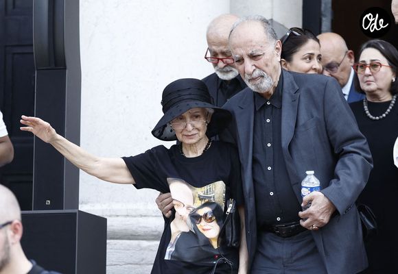 Les parents de la défunte aux obsèques de M.Satrapi au Crématorium du Père-Lachaise à Paris, le 19 juin 2026. 
© Cyril Moreau / Bestimage