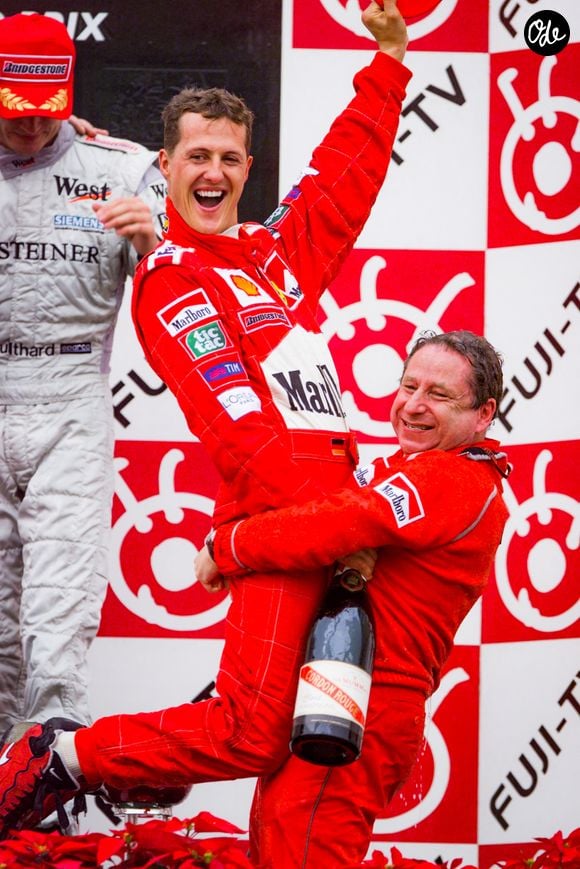 Jean Todt a expliqué que leur relation avait nécessairement évolué depuis l'accident : "On vit différemment mais avec cette même affection, cette même amitié pour lui et pour sa famille."

Michael Schumacher et Jean Todt sur le podium du Grand Prix du Japon, sur le circuit de Suzuka, le 8 octobre 2000. © DPPI / PsnewZ / Bestimage