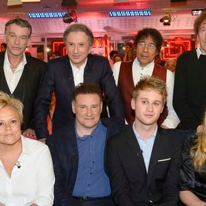 Jean-Loup Dabadie, Muriel Robin, Pierre Sled, Nicolas Sled, Valentine Sled, Sophie Davant, Patrick Dupond, Michel Drucker, Laurent Voulzy et Alain Souchon - Enregistrement de l'émission "Vivement Dimanche" à Paris le 1er Avril 2015. COADIC GUIREC / BESTIMAGE