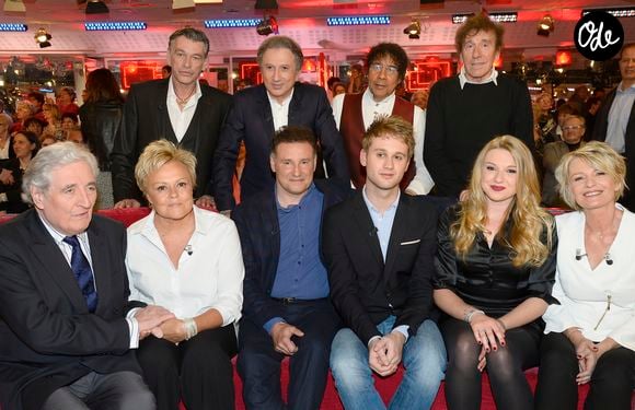 Jean-Loup Dabadie, Muriel Robin, Pierre Sled, Nicolas Sled, Valentine Sled, Sophie Davant, Patrick Dupond, Michel Drucker, Laurent Voulzy et Alain Souchon - Enregistrement de l'émission "Vivement Dimanche" à Paris le 1er Avril 2015. COADIC GUIREC / BESTIMAGE