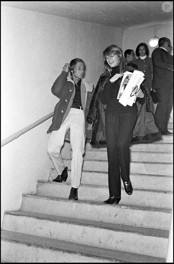 Archives - Jacques Dutronc et Françoise Hardy dans les coulisses de l'émission "Le palmarès des chansons".