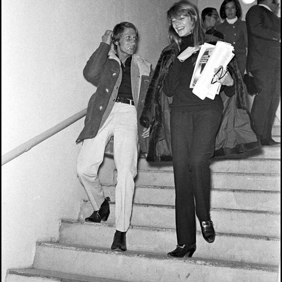 Archives - Jacques Dutronc et Françoise Hardy dans les coulisses de l'émission "Le palmarès des chansons".