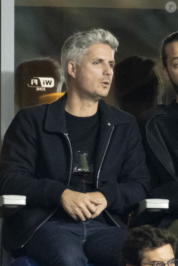 Le journaliste a donc réadapté son rythme de vie pour la période estivale,

Jean-Baptiste Boursier dans les tribunes lors de la demi-finale de la Coupe du Monde de Rugby opposant l'Argentine à la Nouvelle Zélande (6 - 44) au Stade de France à Saint-Denis, France, le 20 octobre 2023. © Cyril Moreau/Bestimage