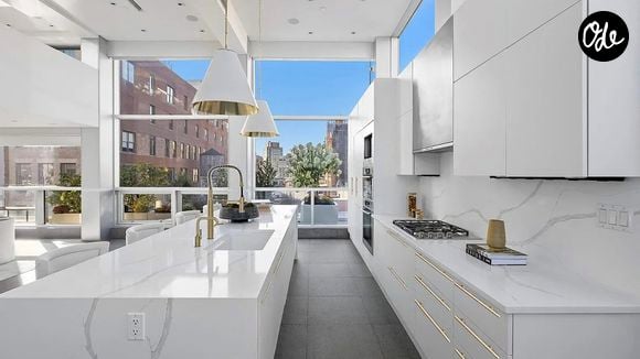 Thierry Henry, légende du football français, a mis en vente son luxueux penthouse de New York, acheté en 2010 au moment de sa signature aux Red Bulls, contre 25 millions de dollars (22 millions d'euros). © Sotheby's via Bestimage