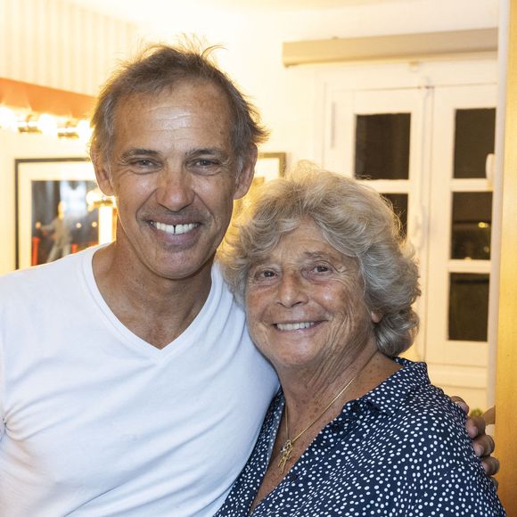 Exclusif - Paul Belmondo,  Jacqueline Franjou (Fondatrice et présidente du Festival de Ramatuelle) - La pièce "Papasss" au théâtre de Verdure lors du 41ème Festival de Ramatuelle le 11 août 2025
© Cyril Bruneau / Bestimage
