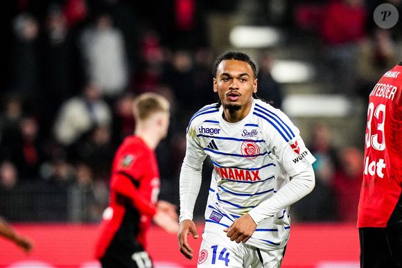Sekou MARA de Strasbourg lors du match McDonald's de Ligue 1 entre Rennes et Strasbourg au Roazhon Park le 2 février 2025 à Rennes, France. Photo par Hugo Pfeiffer/Icon Sport/ABACAPRESS.COM