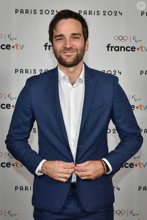 Le journaliste Samuel Ollivier pose pour un photocall avant la conférence de presse "Paris 2024" de France Télévision à Paris le 11 juin 2024. Photo by Firas Abdullah/ABACAPRESS.COM