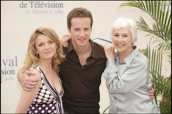 MONACO - 09 JUIN : L'actrice française Sophie de la Rochefoucault (G), l'acteur français Guillaume Cramoisan et l'actrice française Nadine Alari posent pendant le Festival de la Télévision de Monte Carlo 2008 au Grimaldi Forum le 9 juin 2008 à Monaco  © JUNIOR / BESTIMAGE