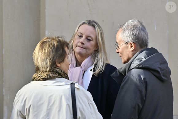 Famille et amis lors de la cérémonie d'enterrement de la présentatrice de télévision Evelyne Leclercq à la cathédrale Sainte-Réparate de Nice, France, le 13 janvier 2026. Elle est décédée le 30 décembre 2025 (à l'âge de 74 ans) à Grasse. Photo par Laurent Coust/ABACAPRESS.COM