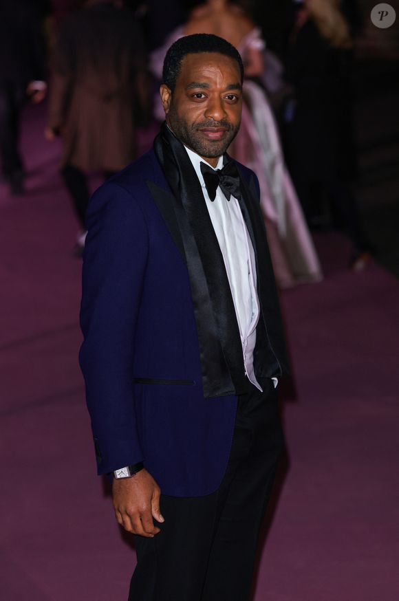 Chiwetel Ejiofor sur le tapis rose du photocall du bal du British Museum 2025 à Londres, Royaume Uni, le 18 octobre 2025. © GoffPhotos/Bestimage