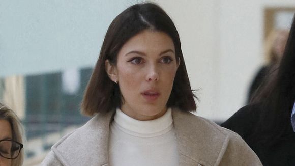"Je me suis séparée à 31 ans" : Iris Mittenaere en couple avec Antoine Dupont et sous "pression"