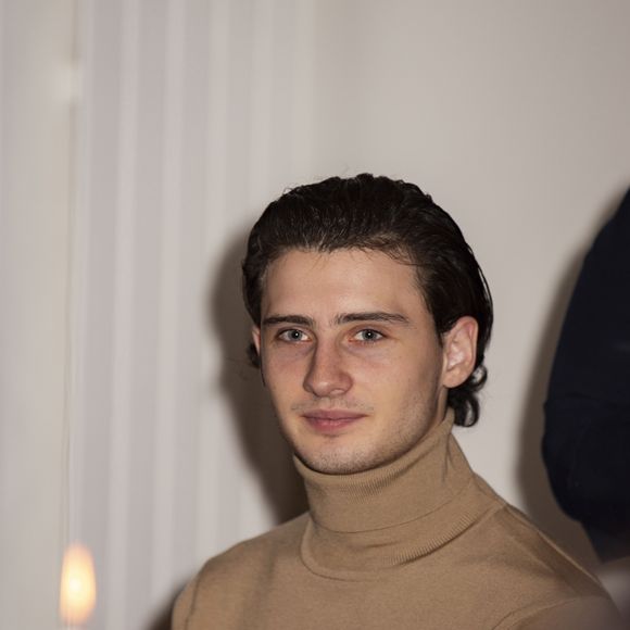 Noé Elmaleh au dîner de Noël au siège de la maison Sandro à Paris © Jack Tribeca/Bestimage