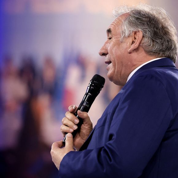 François Bayrou lors du meeting de V.Hayer, tête de liste Renaissance pour les élections européennes, au Docks de Paris à Aubervilliers le 1er juin 2024.

© Stéphane Lemouton / Bestimage