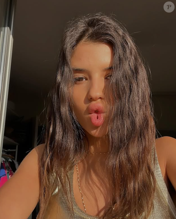 "Je revois encore toute la scène... Le tonneau, les airbags qui se déclenchent, les vitres qui explosent."

Cassandra, ex-candidate de "Secret Story", sur Instagram