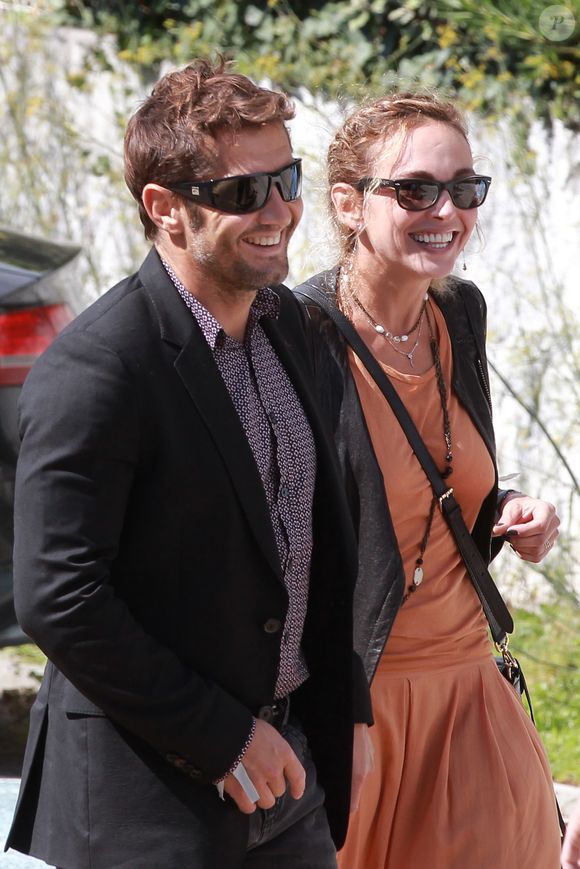 Bixente Lizarazu et Claire Keim - Mariage religieux de Pascal Obispo et Julie Hantson en l'église Notre-Dame-des-Flots au Cap-Ferret le 19 septembre 2015