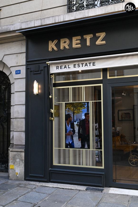 La famille Kretz, rendue célèbre par la série L’Agence diffusée sur Netflix, inaugure sa première agence immobilière physique à Paris, dotée de six pièces au 100 rue du Bac, dans le 7ème arrondissement de Paris, France, le 2 février 2026. © Lionel Urman/Bestimage