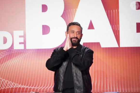 Exclusif - Cyril Hanouna, sur le plateau de l’émission « TPMP » présentée par C.Hanouna et diffusée en direct sur Youtube et sur toutes les box (SFR, FREE, Bouygues, MyCanal etc), Paris, France, le 24 mars 2025. © Jack Tribeca / Bestimage