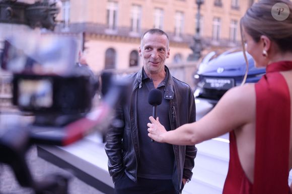 Mathieu Kassovitz au lancement de la marque de voitures électriques Denza par BYD à l'Opéra Garnier à Paris le 8 avril 2026.

© Rachid Bellak / Bestimage