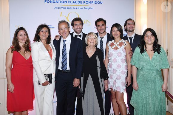 Exclusif - La famille Kretz : "L'Agence" sur TMC  :  Eve von Romberg, Sandrine et Olivier Kretz, Martin Kretz, Majo (la grand-mère), Valentin Kretz et sa femme Charina Sarte, Louis Kretz - Soirée de gala des 50 ans de la Fondation Claude Pompidou à l'Hôtel Marcel Dassault à Paris le 12 avril 2022.
Rachid Bellak / LMS / Bestimage