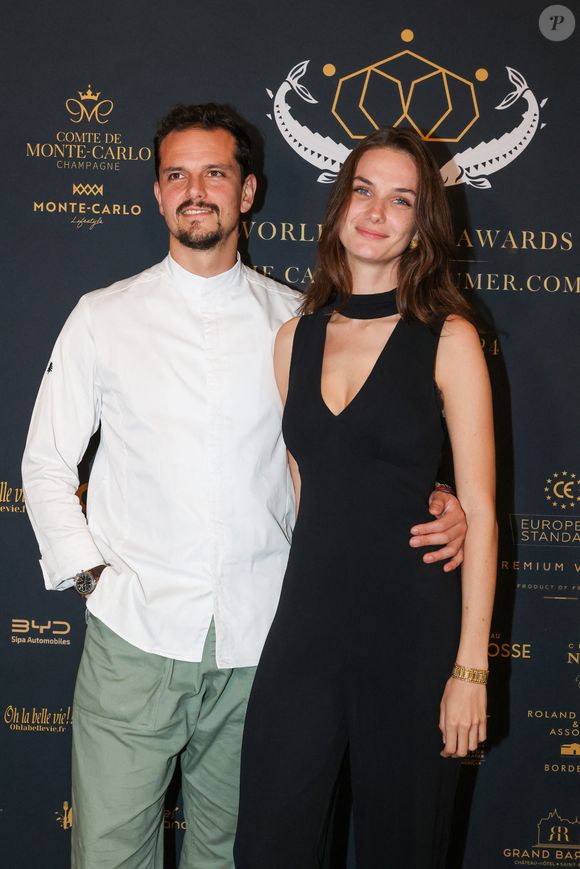 Le chef Juan Arbelaez et sa compagne Cassandre Verdier, lors du "World Caviar Awards", le 1er championnat du monde de Caviar au Château Hôtel Grand Barrail à Saint-Emilion, en Gironde, France, le 30 octobre 2024. © Jean-Marc Lhomer/Bestimage