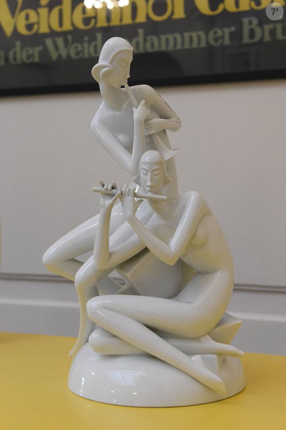 Vente aux enchères Sotheby's d'une partie de la collection Karl Lagerfeld au Palais Oppenheim à Cologne en Allemagne le 4 mai 2022.