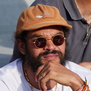 Il s'est associé à d'autres légendes du basket pour investir dans la Basketball Africa League.

Joakim Noah - Personnalités dans les tribunes lors des internationaux de tennis de Roland Garros le 29 mai 2023.

© Moreau / Jacovides / Bestimage