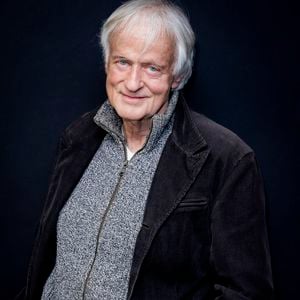 "Je suis tombé sur la tête et j'ai passé quatre jours dans le coma à l'hôpital, explique l'artiste de 81 ans. Depuis trois ans, je n'ai ni goût, ni odorat, comme certains malades du Covid."

Exclusif - Le chanteur Dave lors de l'enregistrement de l'émission "CS Cohen" à Radio J à Paris. Le 20 avril 2022. © Jack Tribeca / Bestimage