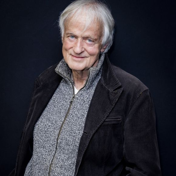 "Je suis tombé sur la tête et j'ai passé quatre jours dans le coma à l'hôpital, explique l'artiste de 81 ans. Depuis trois ans, je n'ai ni goût, ni odorat, comme certains malades du Covid."

Exclusif - Le chanteur Dave lors de l'enregistrement de l'émission "CS Cohen" à Radio J à Paris. Le 20 avril 2022. © Jack Tribeca / Bestimage