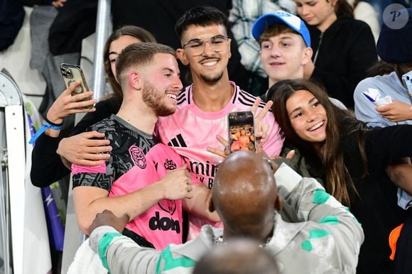 Michou - Célébrités lors du match de gala caritatif entre l’équipe de Nico Capone et celle de Redouane Bougheraba au profit des fondations Théodora et Terres d’espoir en faveur des enfants hospitalisés et des personnes en difficulté au stade de la Tuiliere  à Lausanne en Suisse le 6 Septembre 2025. © Romain Doucelin/Bestimage