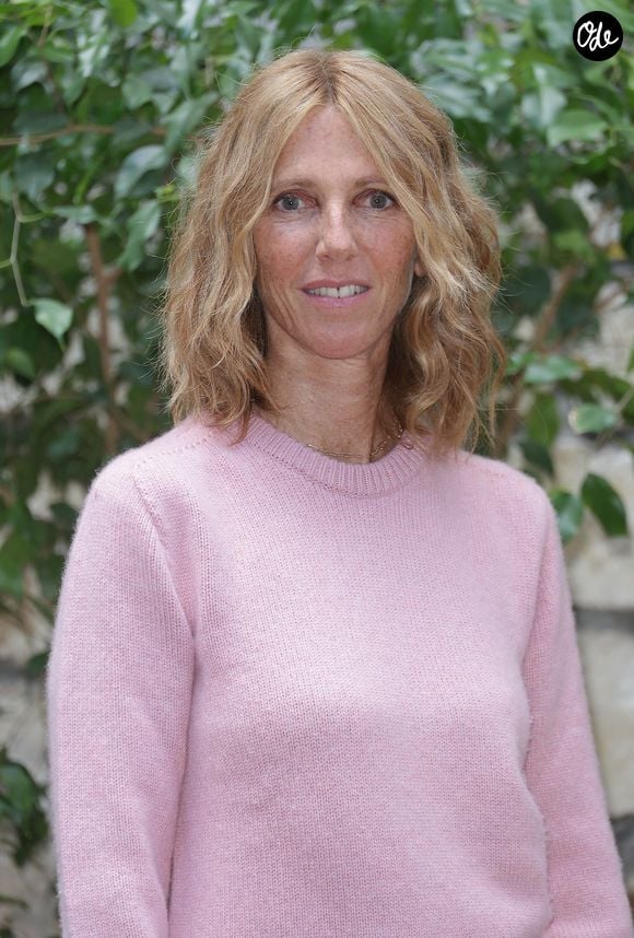 La comédienne a imaginé des créations colorées et décalées avec l'atelier Sous Terre.

Sandrine Kiberlain - Photocall du film "Ni Vue, Ni Connue" lors de la 19ème édition du festival du film francophone d'Angoulême, le 25 août 2026. © Coadic Guirec / Bestimage