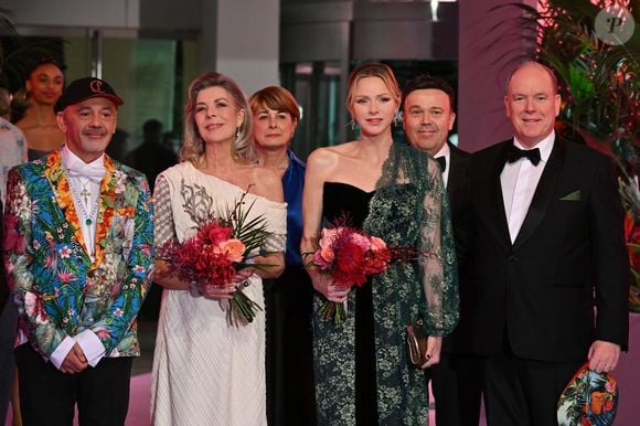Christian Louboutin, la princesse Caroline de Hanovre, la princese Charlene de Monaco et le prince Albert II de Monaco durant la 69ème édition du Bal de la Rose dans la Salle des Étoiles du Sporting Monte-Carlo à Monaco, le 29 mars 2025.
Cette année encore, c'est Christian Louboutin qui est le directeur artistique de l'événement dont le thème est "Sunset Bal" dans un décor qui a plongé les invités dans les Caraibes. © Bruno Bebert / Pool Monaco / Bestimage