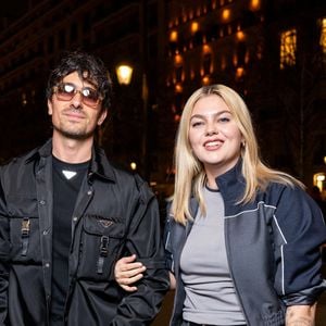Louane va se marier avec son compagnon et père de sa fille, Florian Rossi. 

Louane Emera et son fiancé Florian Rossi à l'after party de la maison Miu Miu au club Gigi à Paris pendant la fashion week (PFW).

© Perusseau / Da Silva / Bestimage