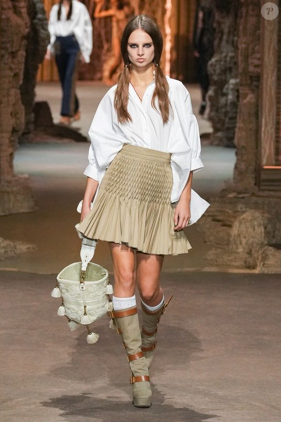 Défilé de la collection prêt-à-porter Dior printemps été 2023 lors de la Fashion Week de Paris. M.Grazia Chiuri (directrice artistique de Dior) apparaît sur le podium à la fin du défilé. Le 27 septembre 2022.